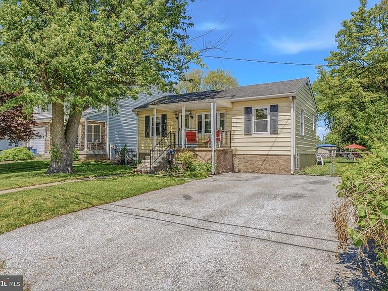 Listing photo 2