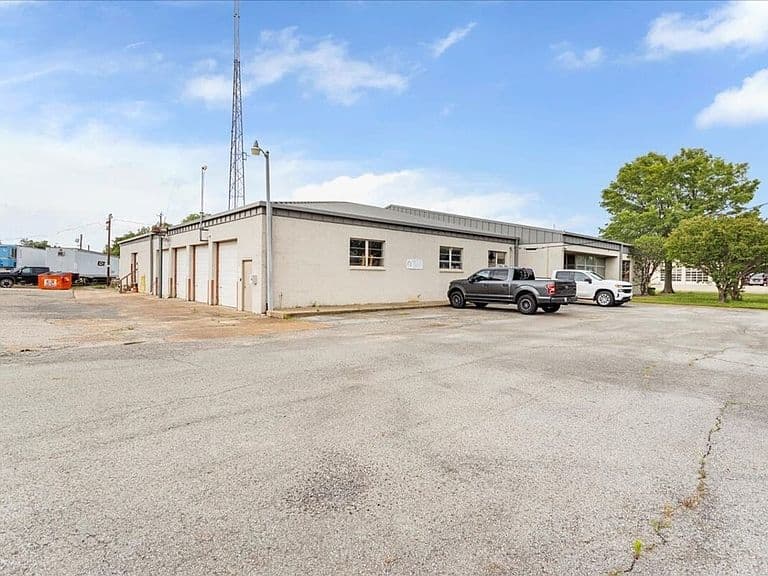 Listing photo 5