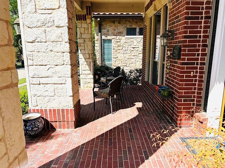Listing photo 5