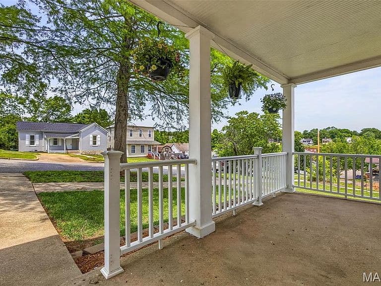 Listing photo 4