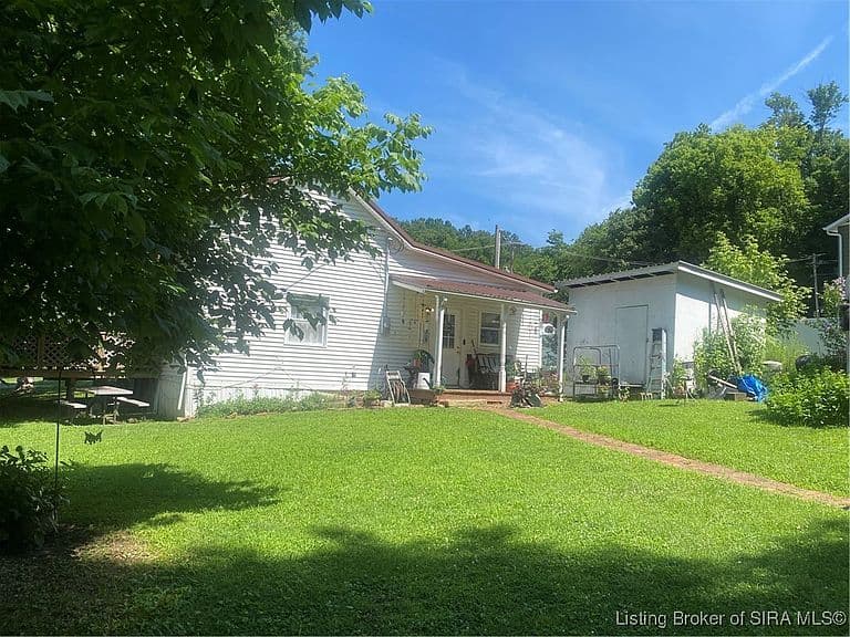 Listing photo 2
