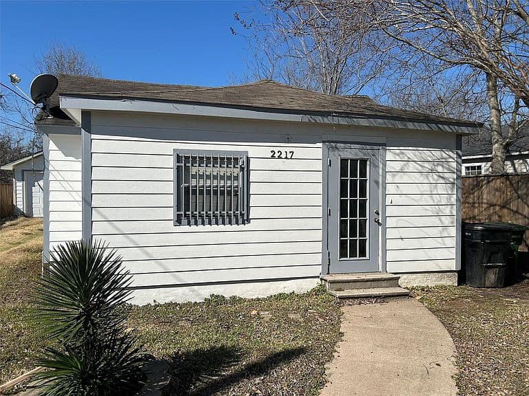 Listing photo 3