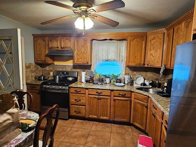 Listing photo 5