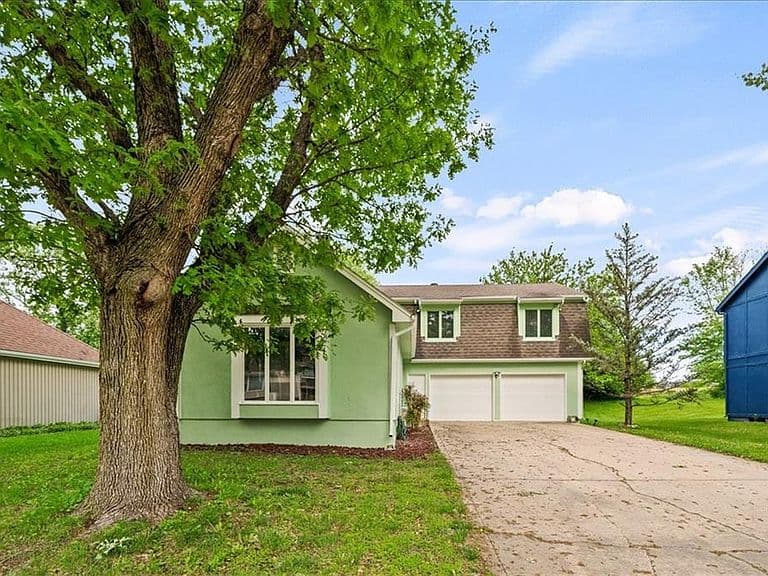 Listing photo 2