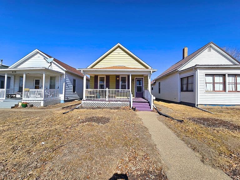 Listing photo 2