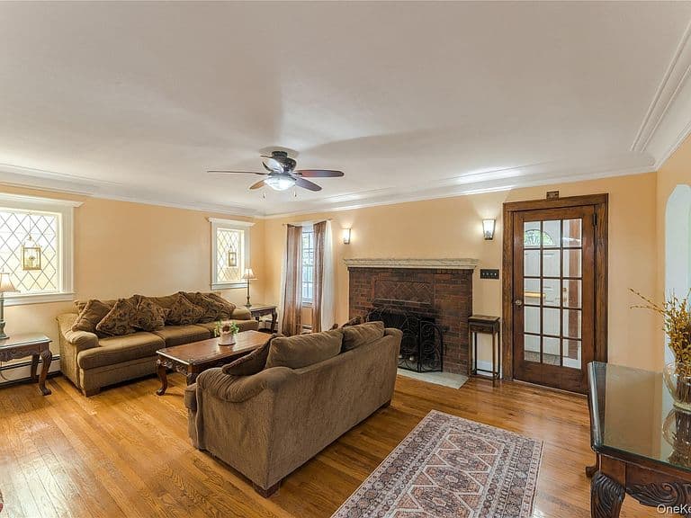 Listing photo 5