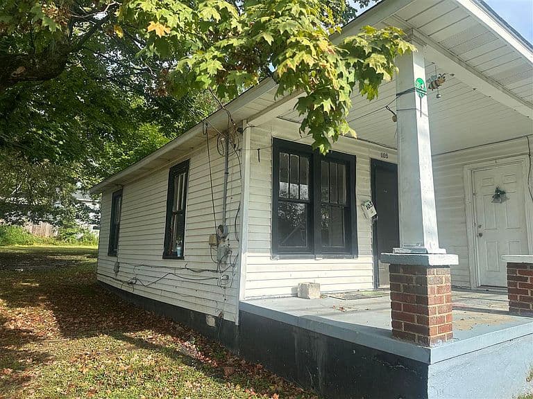 Listing photo 2