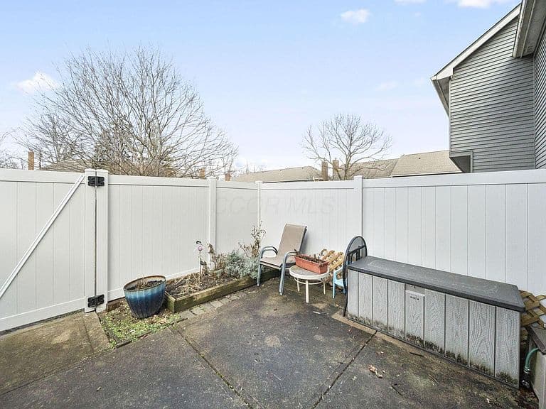 Listing photo 5