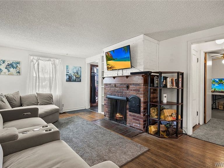 Listing photo 4