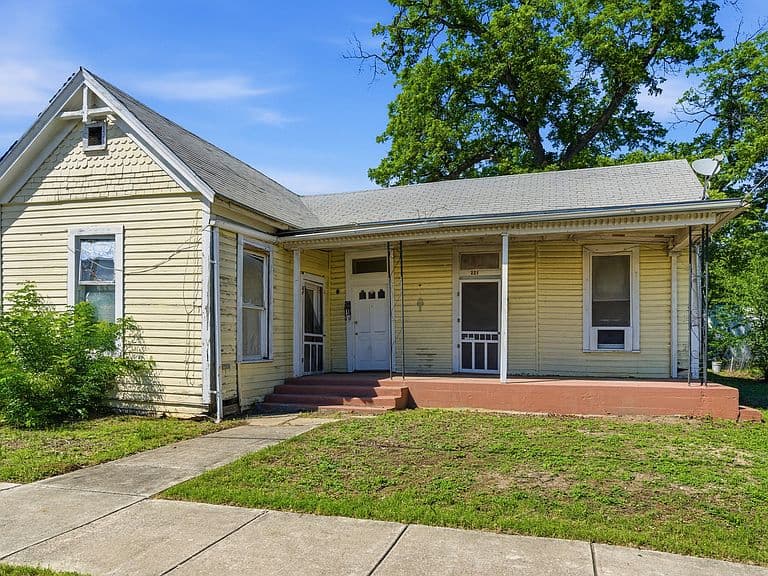 Listing photo 2