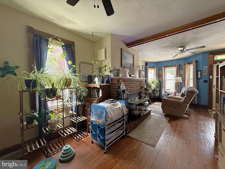 Listing photo 3