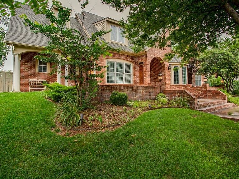 Listing photo 2