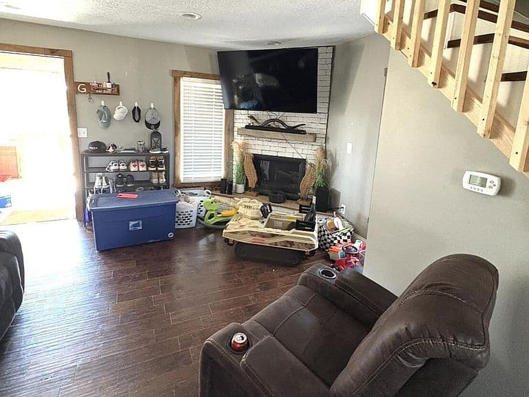 Listing photo 3