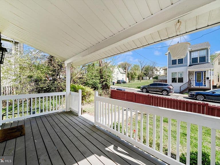 Listing photo 3