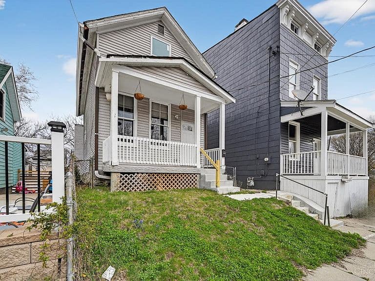 Listing photo 2