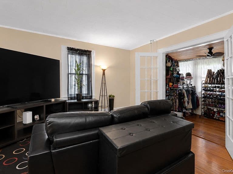 Listing photo 4