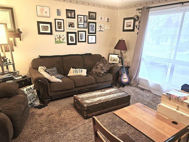 Listing photo 2