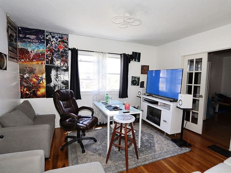 Listing photo 4