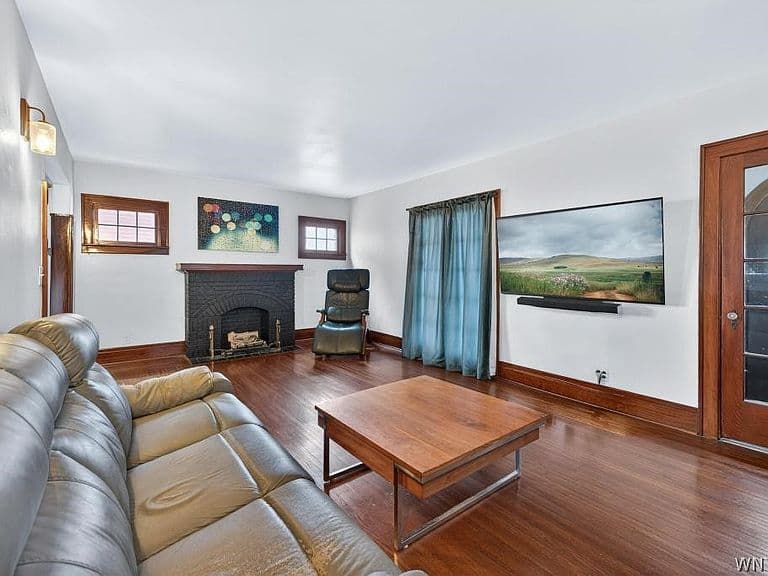 Listing photo 5