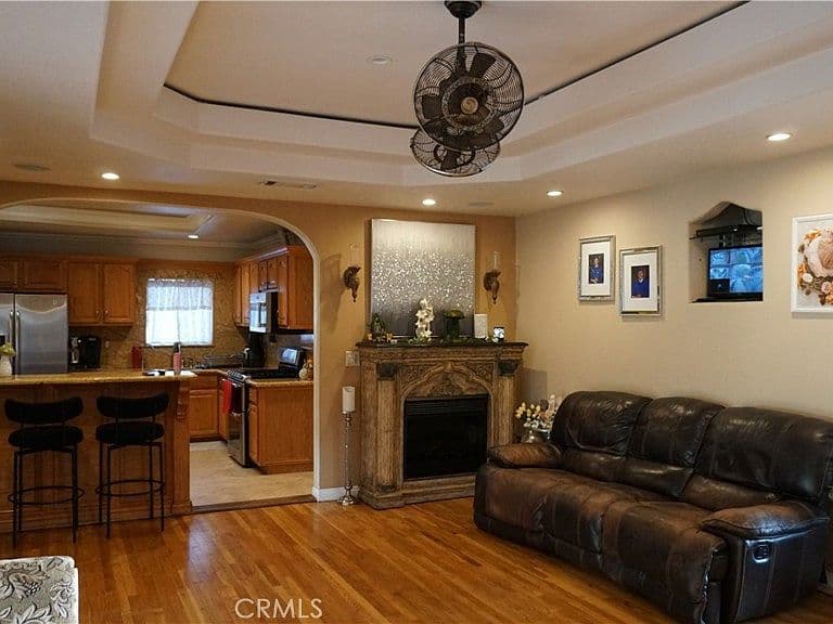 Listing photo 3