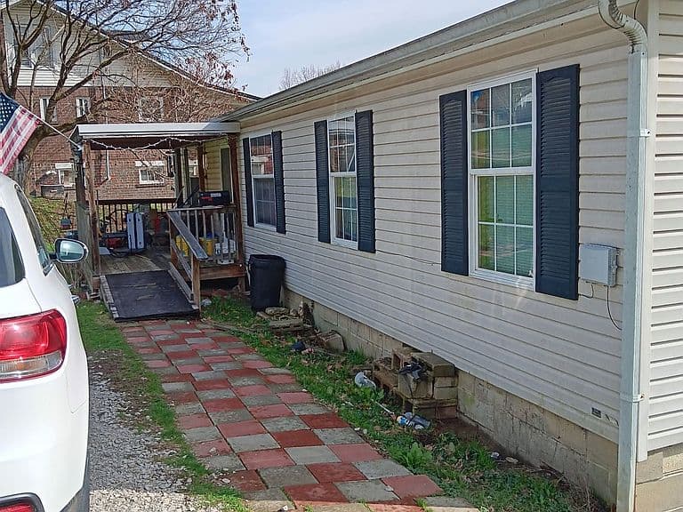 Listing photo 2