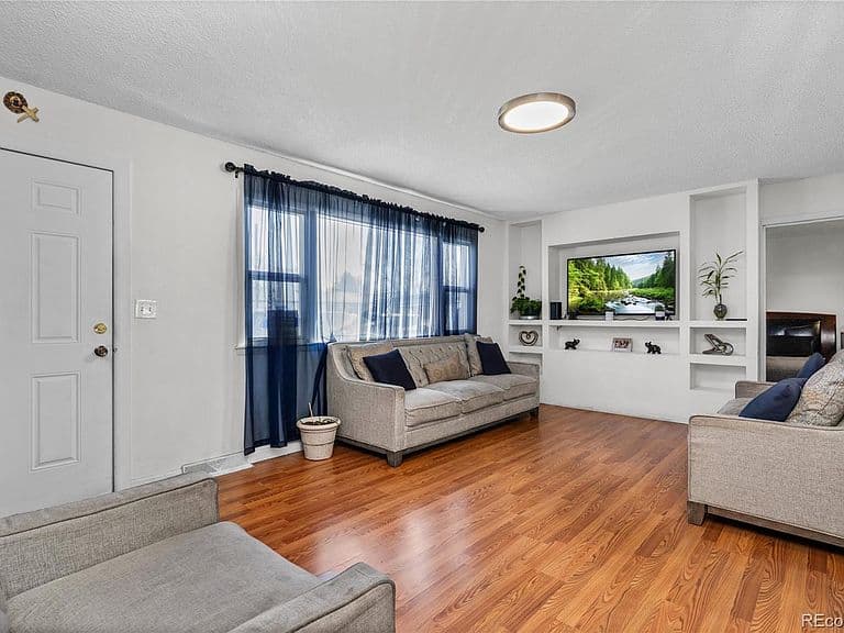 Listing photo 4