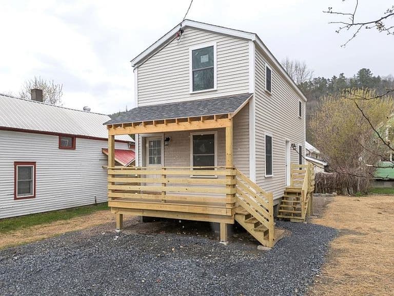 Listing photo 2