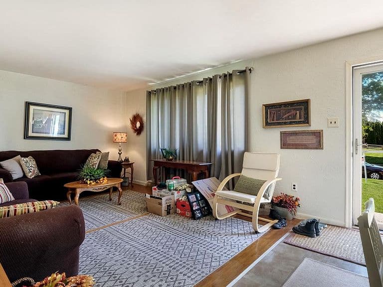 Listing photo 5