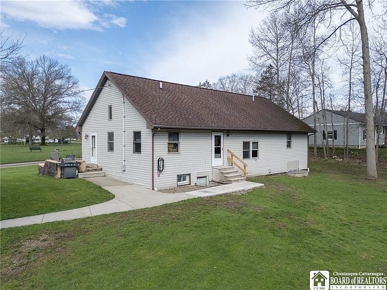 Listing photo 4