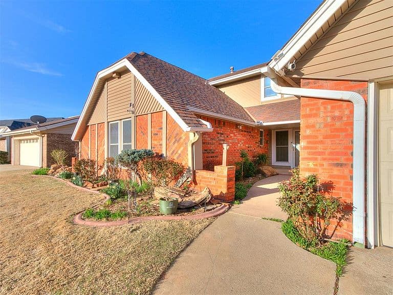 Listing photo 2