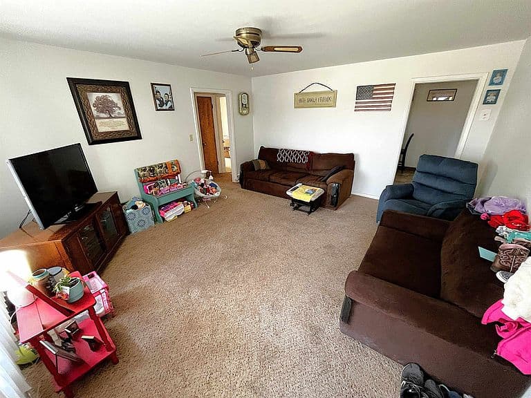 Listing photo 3