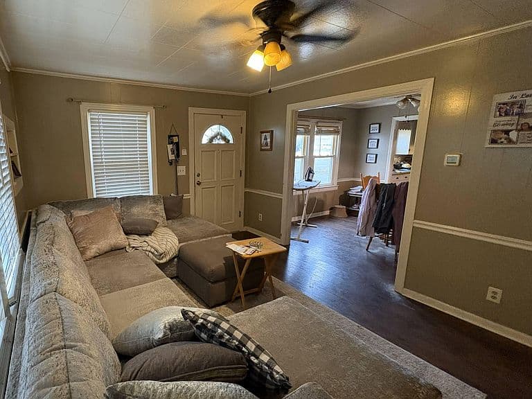 Listing photo 2