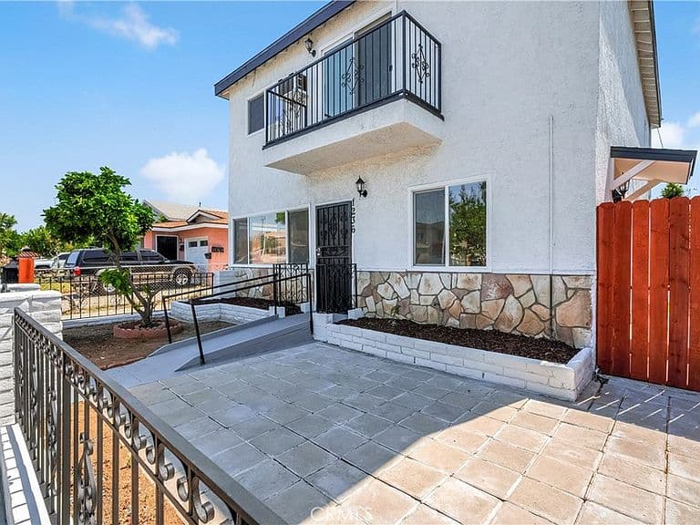 Listing photo 4