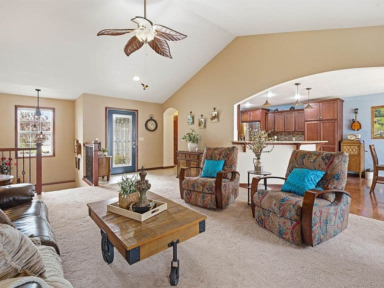 Listing photo 5