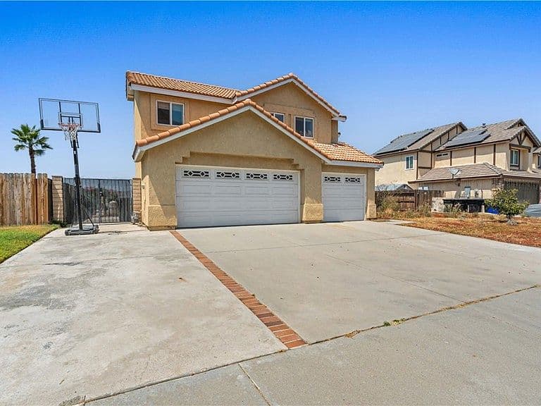 Listing photo 4