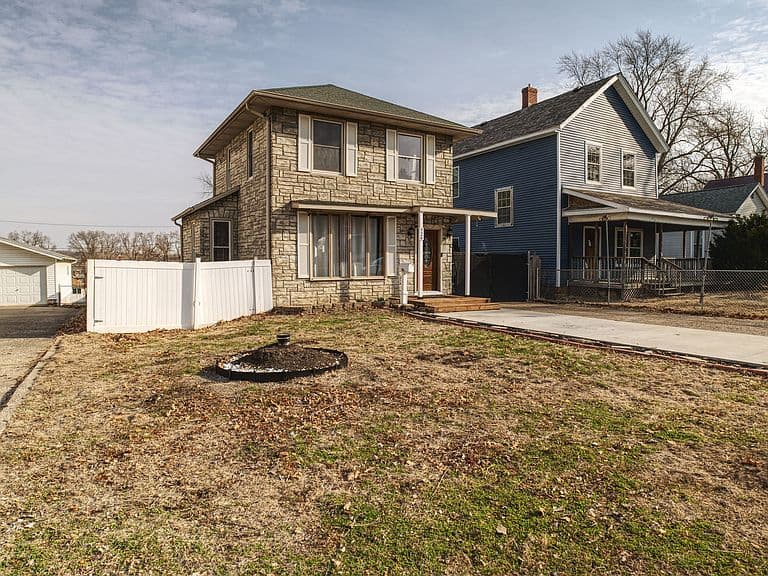 Listing photo 3