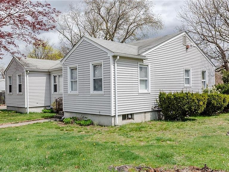 Listing photo 4