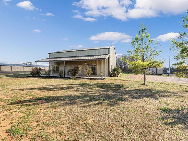 Listing photo 4