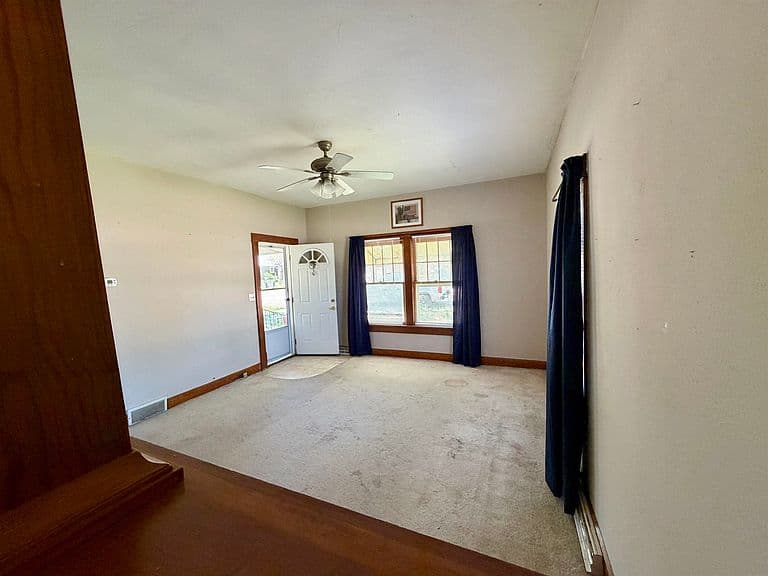 Listing photo 5