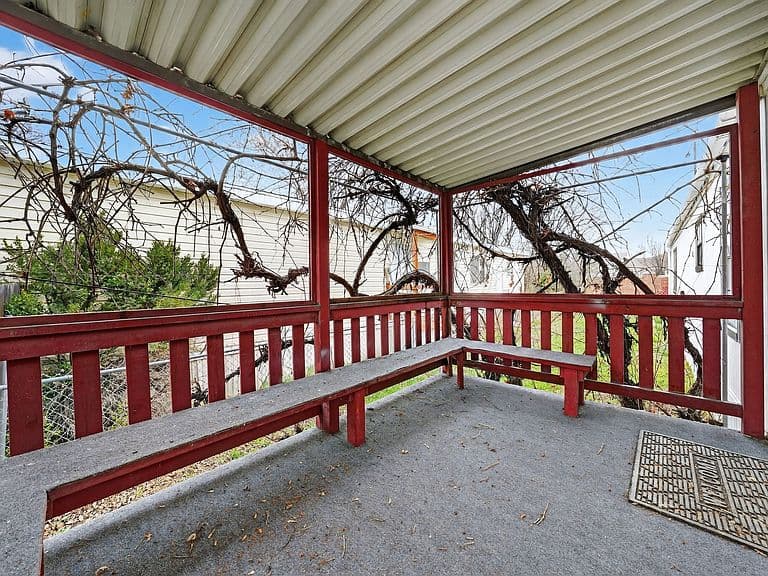 Listing photo 3