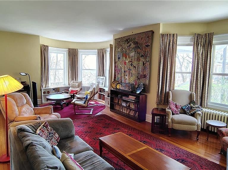 Listing photo 5