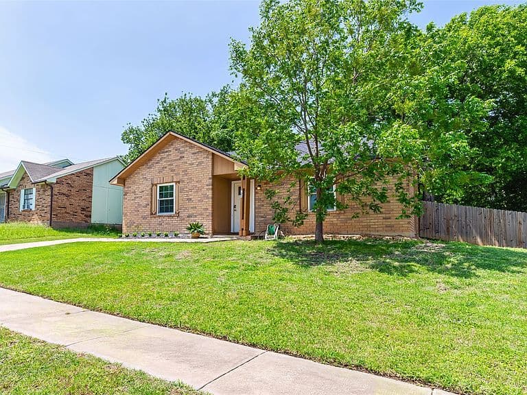 Listing photo 2