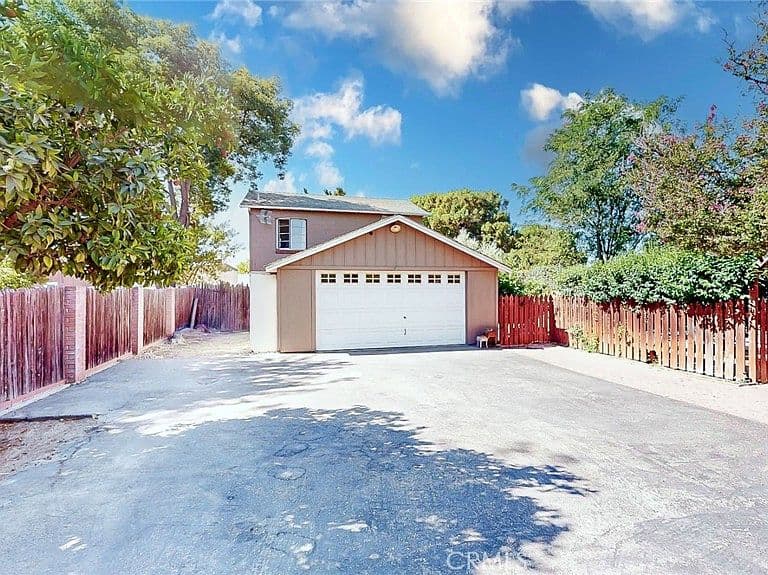 Listing photo 5
