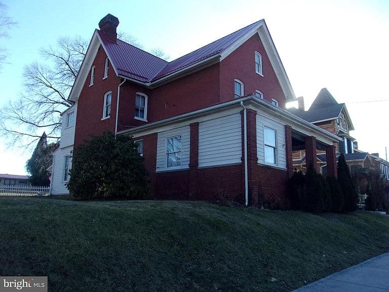 Listing photo 3