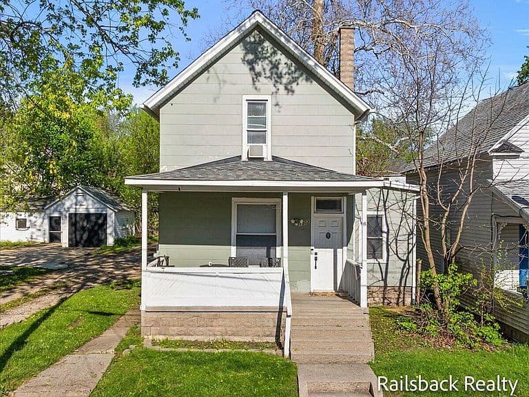 Listing photo 2