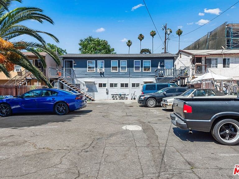 Listing photo 3