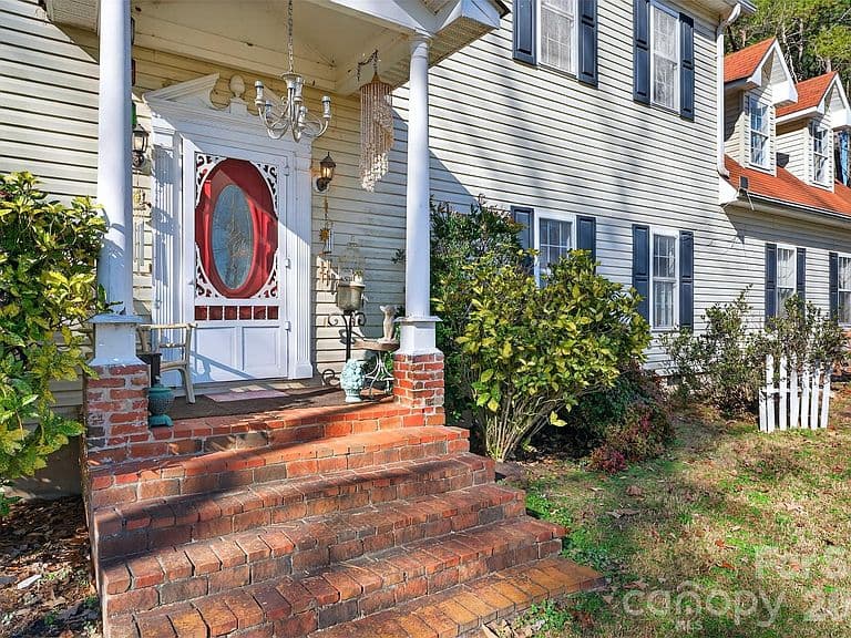 Listing photo 4