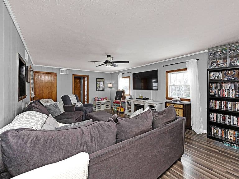 Listing photo 5