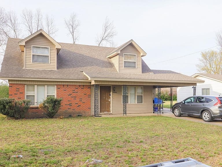 Listing photo 2