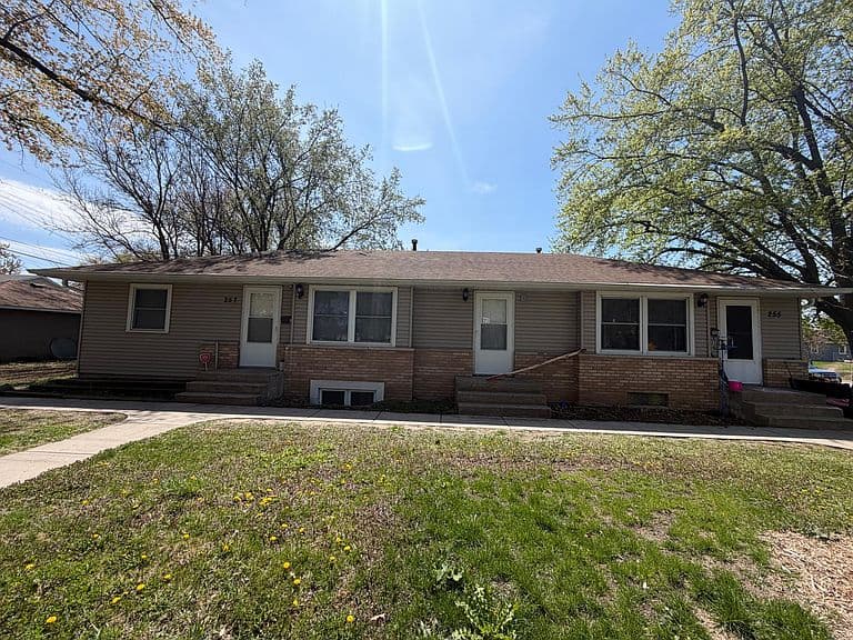 Listing photo 2
